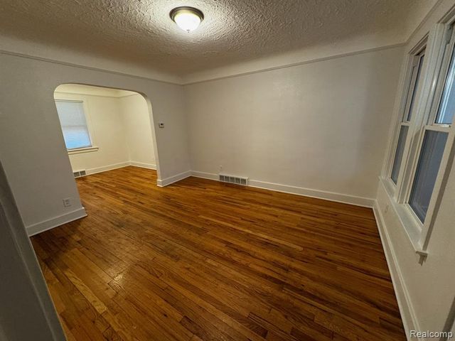 1870 8th Street, Wyandotte, MI 48192