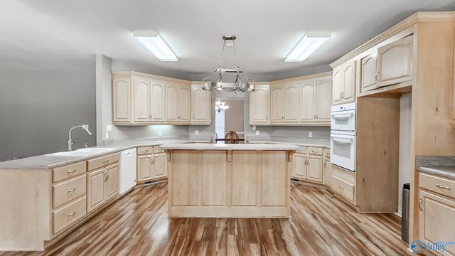 1684 Autumn Chase, Athens, AL 35613