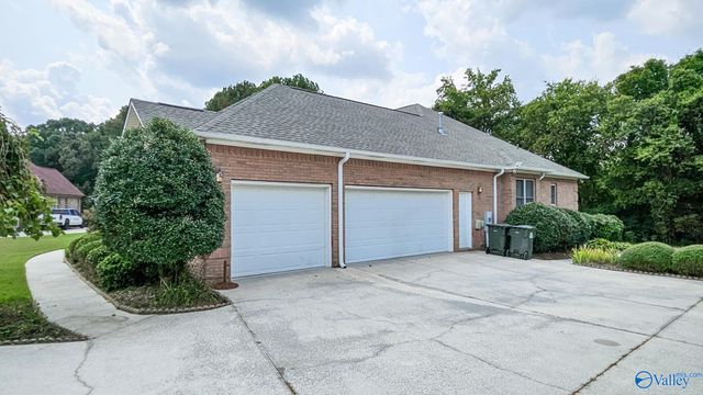 1684 Autumn Chase, Athens, AL 35613