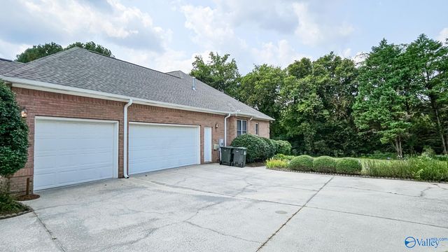 1684 Autumn Chase, Athens, AL 35613