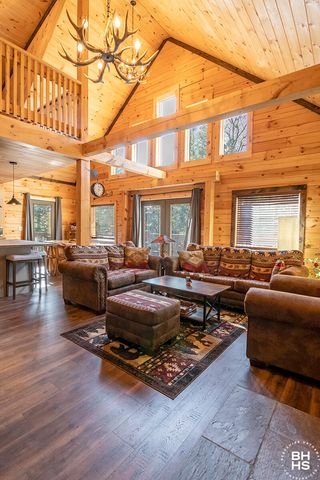 10 Emelies Way, Lake Placid, NY 12946