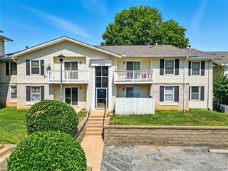 1468 Hawks Nest Drive 40, St Charles, MO 63303