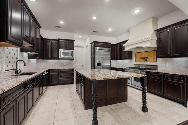 27715 E Benders Landing Boulevard, Spring, TX 77386