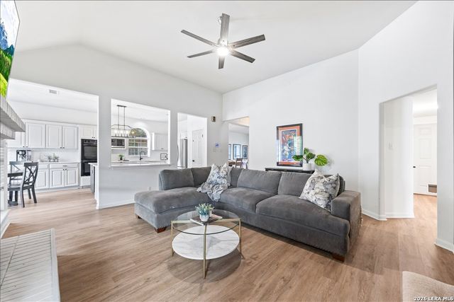 18306 Edwards Oaks, San Antonio, TX 78259