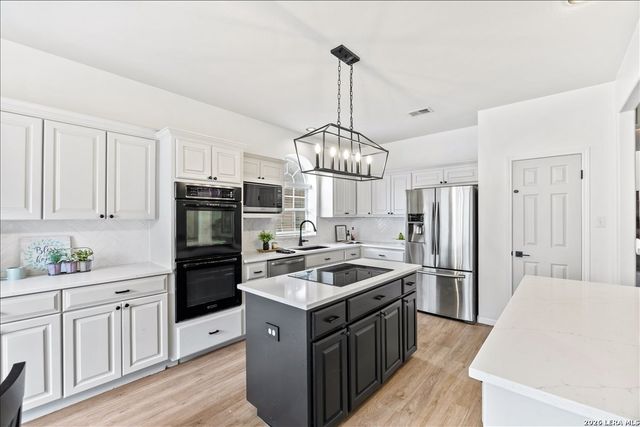 18306 Edwards Oaks, San Antonio, TX 78259
