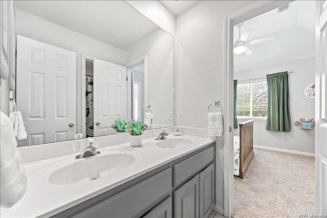 18306 Edwards Oaks, San Antonio, TX 78259
