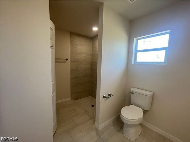 2828 NW 22nd AVE, Cape Coral, FL 33993