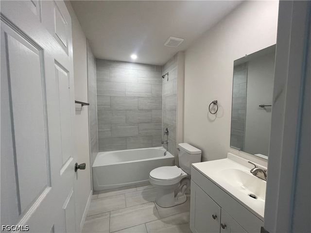 2828 NW 22nd AVE, Cape Coral, FL 33993