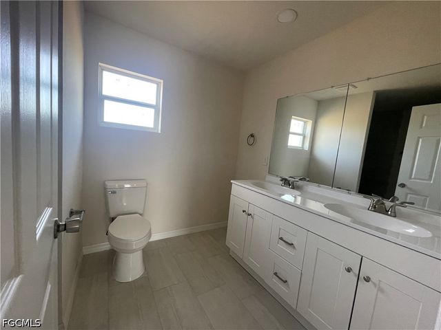 2828 NW 22nd AVE, Cape Coral, FL 33993