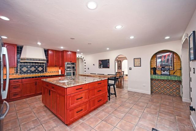725 Greenville Avenue, Glendale, OH 45246