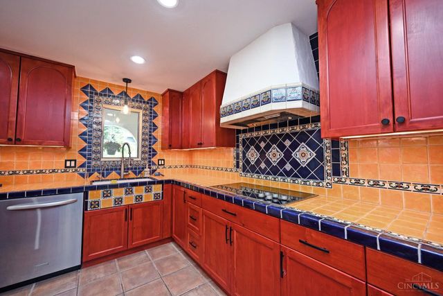 725 Greenville Avenue, Glendale, OH 45246