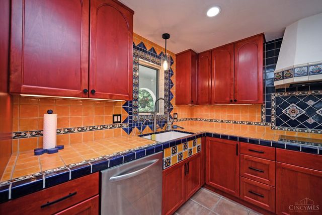 725 Greenville Avenue, Glendale, OH 45246