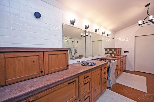 725 Greenville Avenue, Glendale, OH 45246