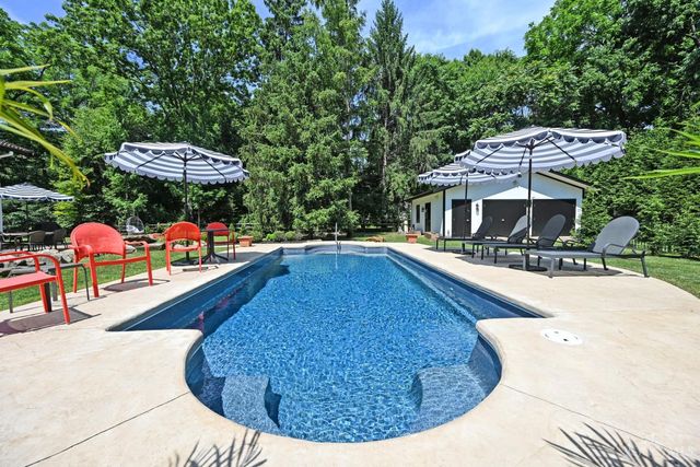 725 Greenville Avenue, Glendale, OH 45246