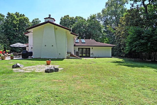 725 Greenville Avenue, Glendale, OH 45246