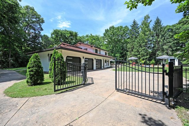 725 Greenville Avenue, Glendale, OH 45246