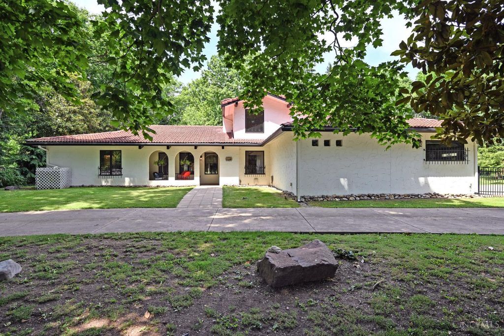 725 Greenville Avenue, Glendale, OH 45246