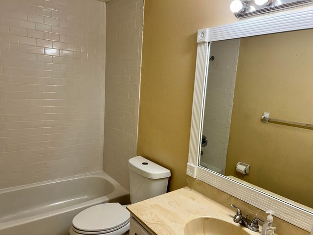 2513 S 17th Street 207, Fort Pierce, FL 34982