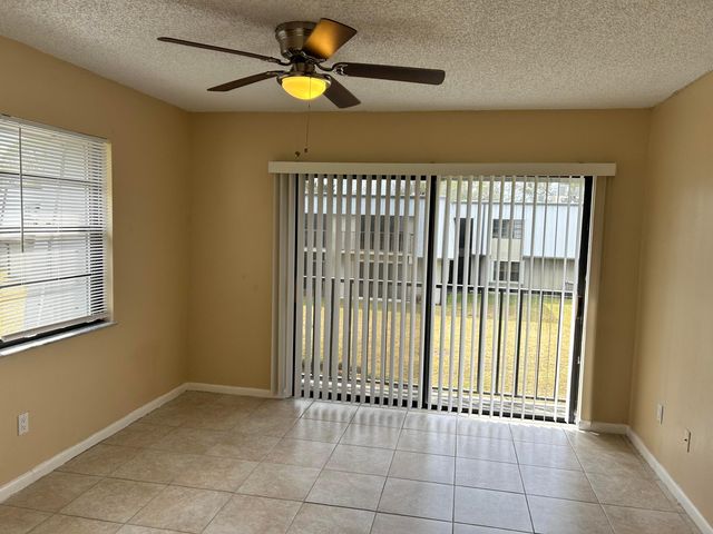 2513 S 17th Street 207, Fort Pierce, FL 34982