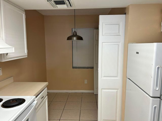 2513 S 17th Street 207, Fort Pierce, FL 34982