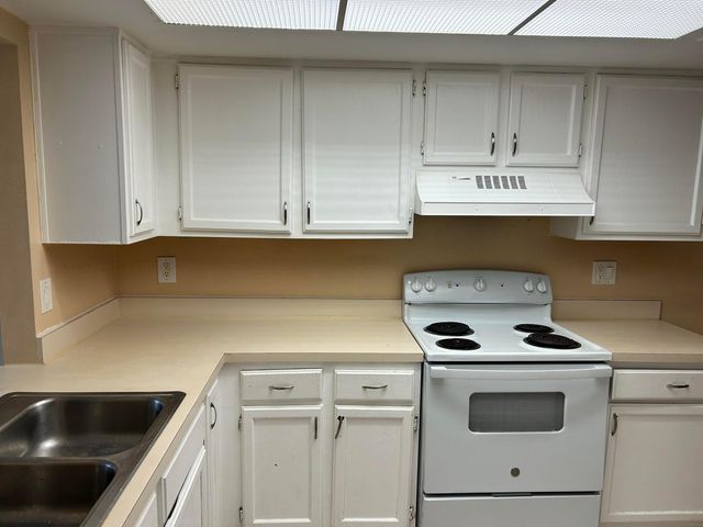 2513 S 17th Street 207, Fort Pierce, FL 34982