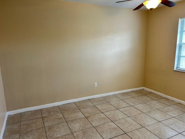 2513 S 17th Street 207, Fort Pierce, FL 34982