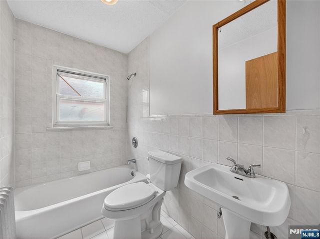 618 Wyndemere Avenue, Ridgewood, NJ 07450