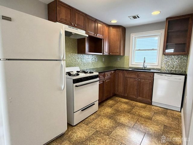 170 Central Avenue B, Metuchen, NJ 08840