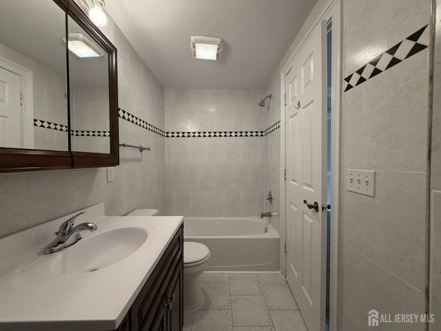 170 Central Avenue B, Metuchen, NJ 08840