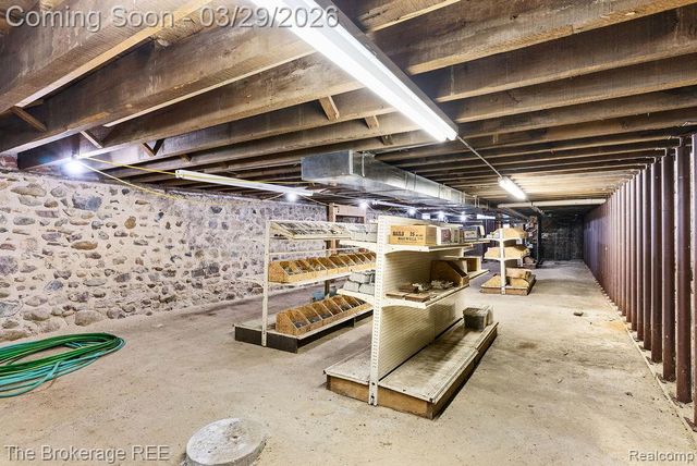 4654 WATER Street, Columbiaville Village, MI 48421