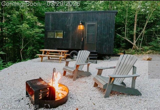 4654 WATER Street, Columbiaville Village, MI 48421