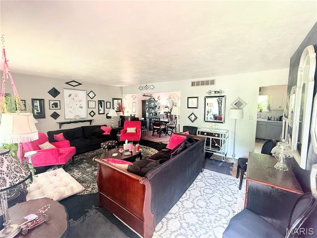334 Pleasant Ridge Road, Fairview Heights, IL 62208