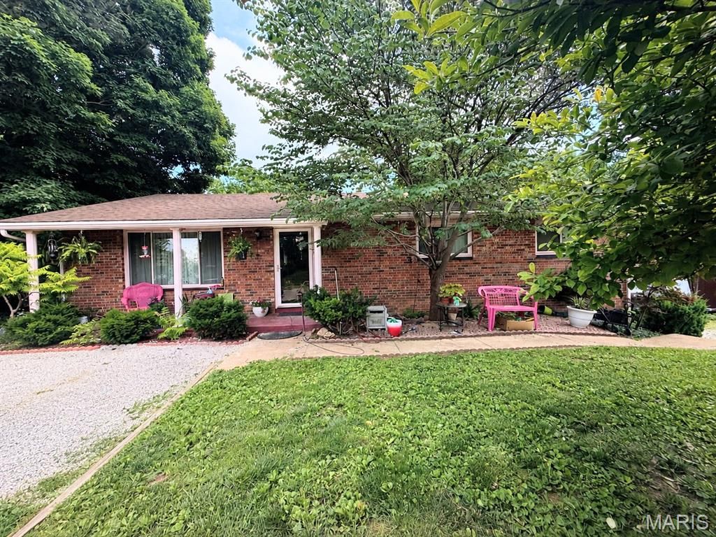 334 Pleasant Ridge Road, Fairview Heights, IL 62208