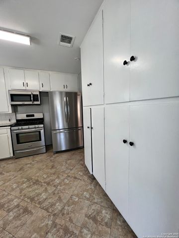 816 SHADWELL DR, San Antonio, TX 78228