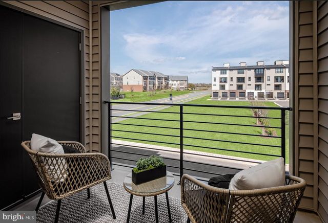 22103 MIDMOORE DR, Ashburn, VA 20148