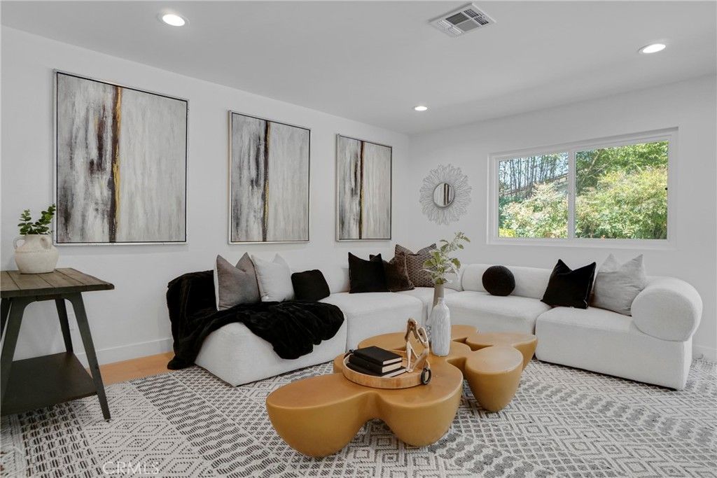 Image 15 of property listing at 27311 Country Glen, Agoura Hills, CA 91301