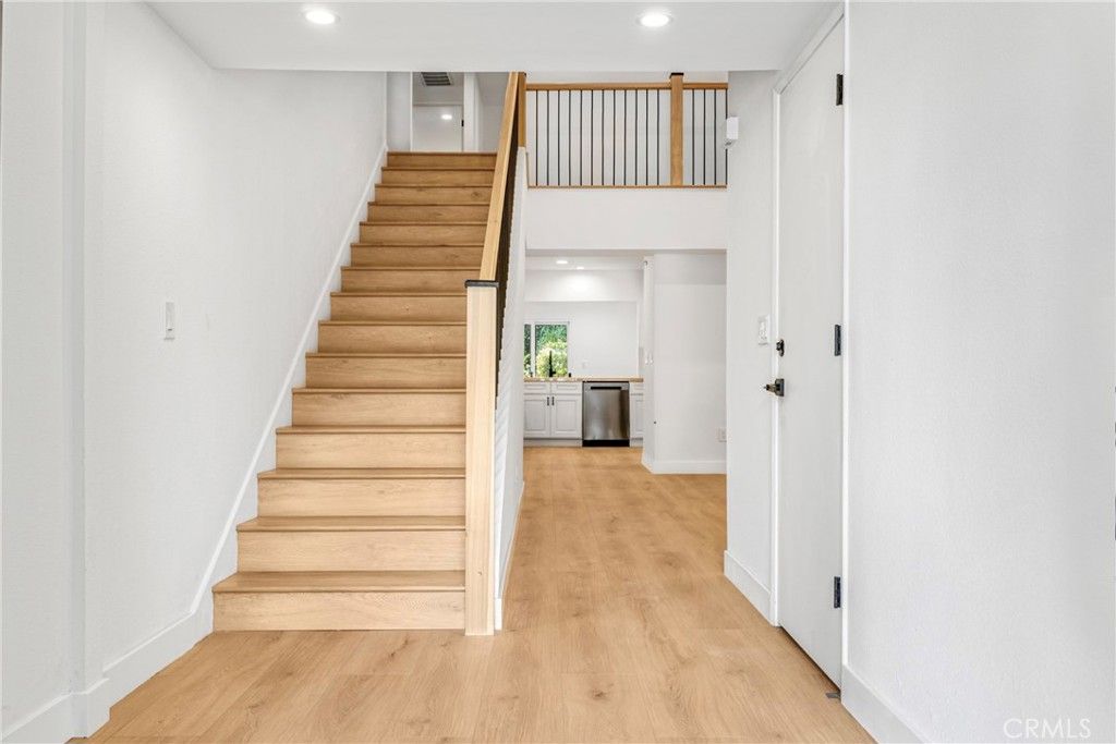 Image 3 of property listing at 27311 Country Glen, Agoura Hills, CA 91301