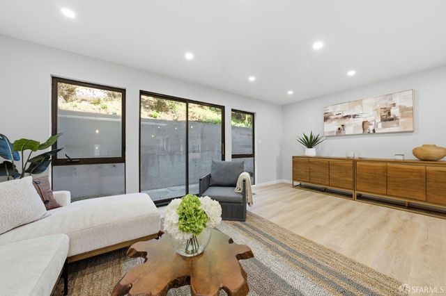 1998 14th Avenue, San Francisco, CA 94116