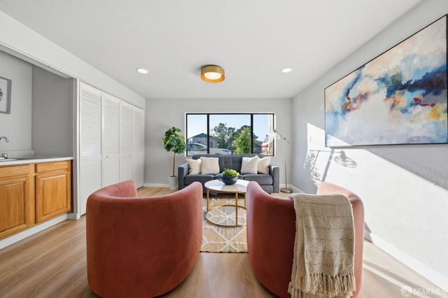 1998 14th Avenue, San Francisco, CA 94116