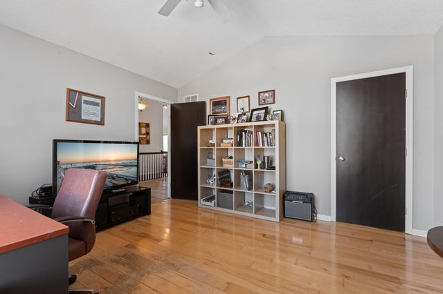 1120 Glendale Hills Drive NE, Rochester, MN 55906