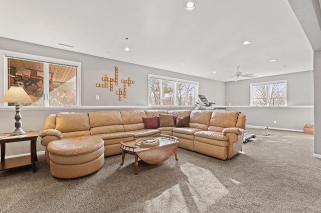 1120 Glendale Hills Drive NE, Rochester, MN 55906