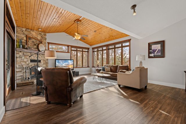 1120 Glendale Hills Drive NE, Rochester, MN 55906