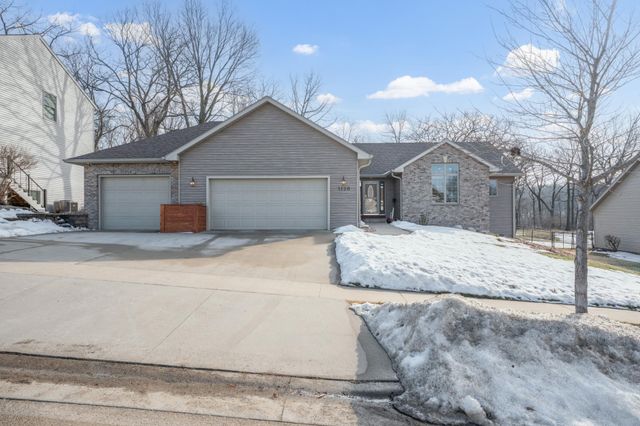 1120 Glendale Hills Drive NE, Rochester, MN 55906