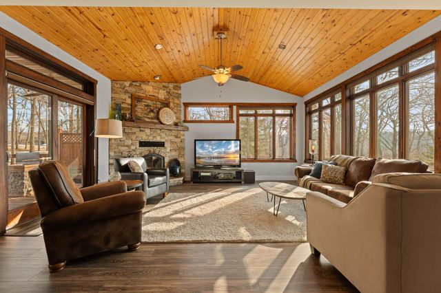 1120 Glendale Hills Drive NE, Rochester, MN 55906