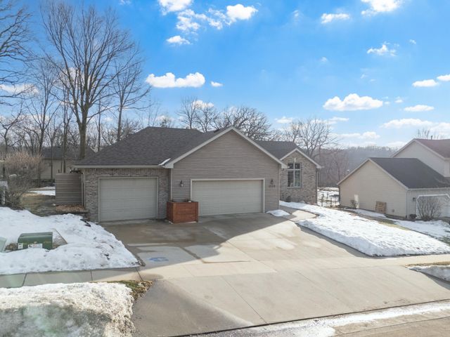 1120 Glendale Hills Drive NE, Rochester, MN 55906