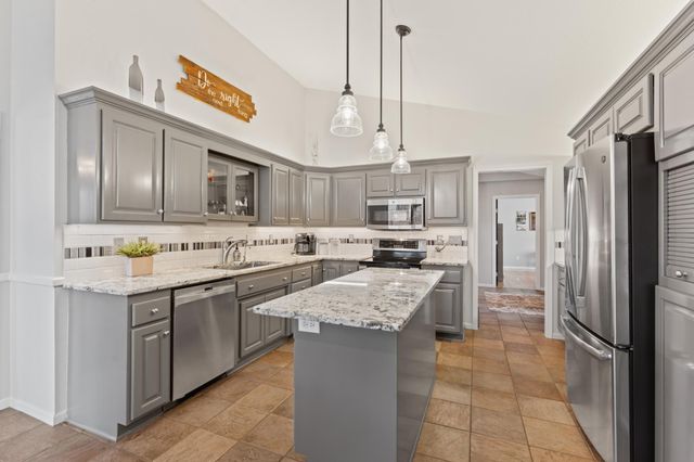 1120 Glendale Hills Drive NE, Rochester, MN 55906