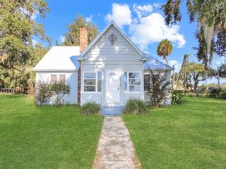 500 W FOUNTAIN STREET, Fruitland Park, FL 34731