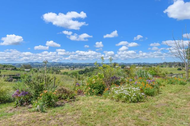 100 Frances Way, Petaluma, CA 94954