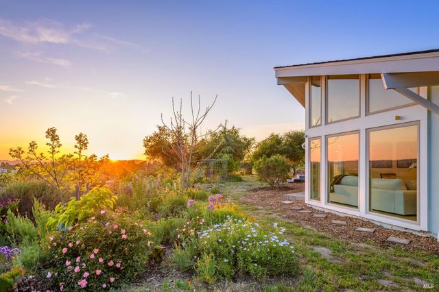 100 Frances Way, Petaluma, CA 94954