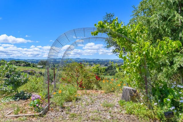 100 Frances Way, Petaluma, CA 94954